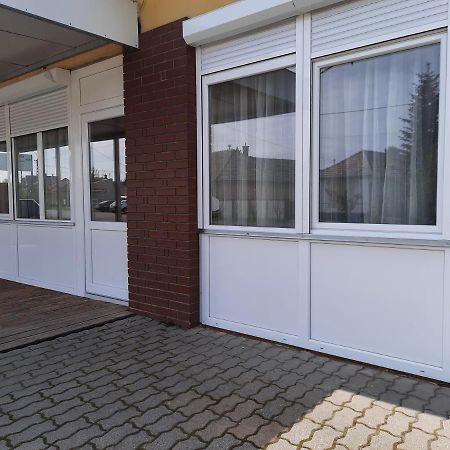 Fenyo Apartman Nagykáta Exterior photo