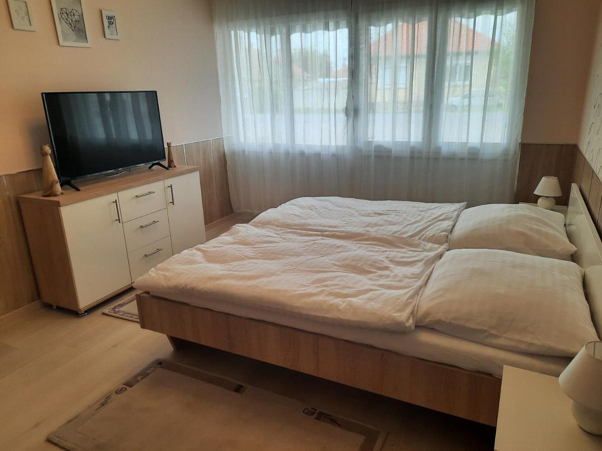 Fenyo Apartman Nagykáta Exterior photo
