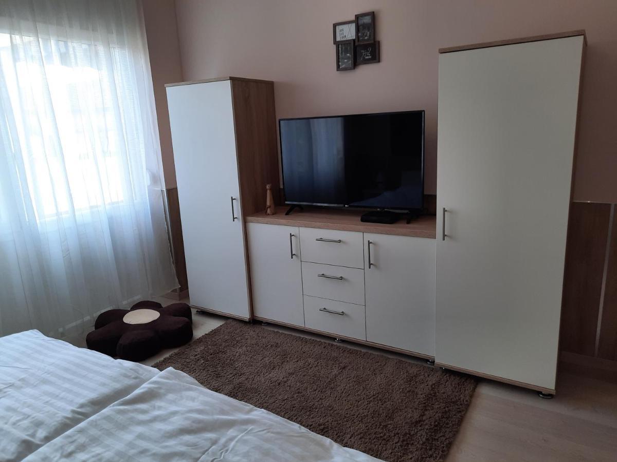 Fenyo Apartman Nagykáta Exterior photo