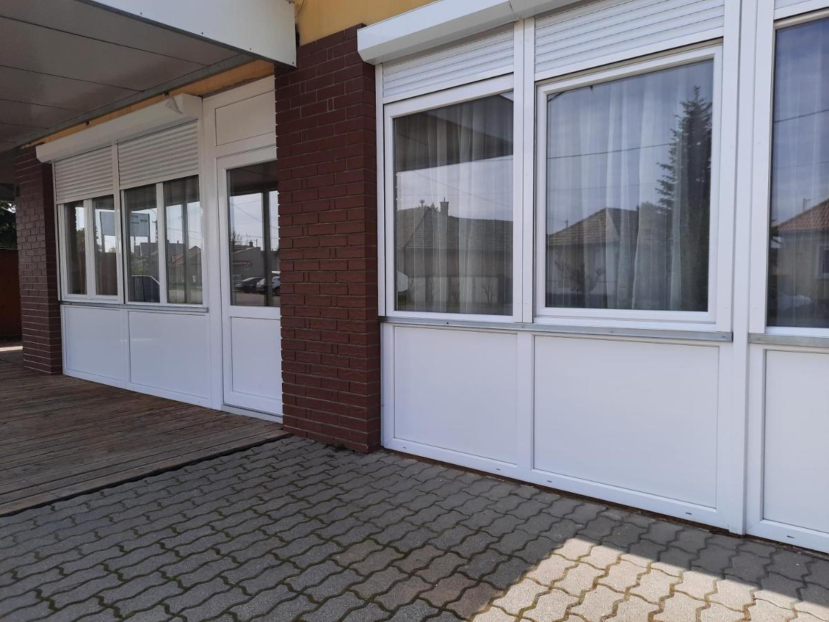 Fenyo Apartman Nagykáta Exterior photo